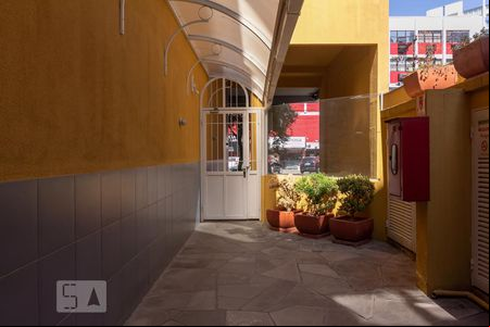 área comum - hall de kitnet/studio à venda com 1 quarto, 30m² em Moinhos de Vento, Porto Alegre