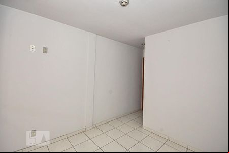 Sala de apartamento para alugar com 1 quarto, 35m² em Curicica, Rio de Janeiro