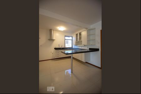 Apartamento para alugar com 3 quartos, 120m² em Lagoa da Conceição, Florianópolis