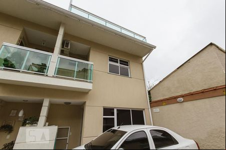 Fachada de casa de condomínio para alugar com 3 quartos, 126m² em Tanque, Rio de Janeiro