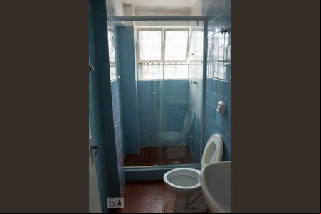 Banheiro de kitnet/studio à venda com 1 quarto, 30m² em Centro Histórico, Porto Alegre