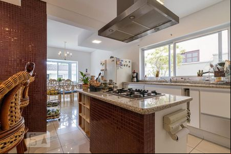 Cozinha de casa de condomínio para alugar com 3 quartos, 330m² em Alphaville, Santana de Parnaíba