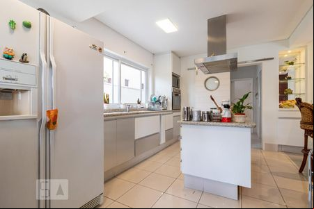 Cozinha de casa de condomínio para alugar com 3 quartos, 330m² em Alphaville, Santana de Parnaíba