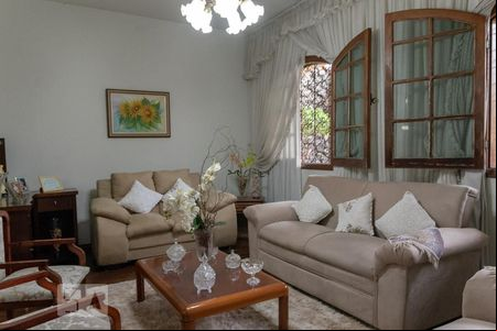 Sala 2 de casa para alugar com 4 quartos, 360m² em Vila Cloris, Belo Horizonte