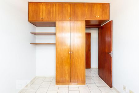 Quarto 2 de apartamento para alugar com 3 quartos, 70m² em Santa Efigênia, Belo Horizonte