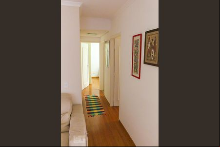 Corredor de apartamento para alugar com 3 quartos, 90m² em Sumaré, São Paulo