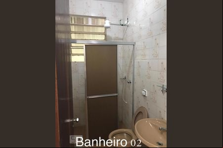 banheiro 2 de casa para alugar com 3 quartos, 130m² em Jardim García, Campinas