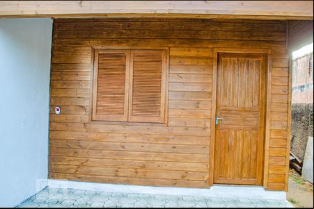 Entrada  de casa para alugar com 2 quartos, 42m² em Bom Jesus, Porto Alegre