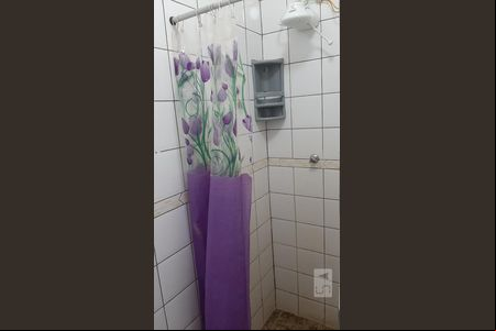 Banheiro de kitnet/studio para alugar com 1 quarto, 18m² em Centro, Niterói