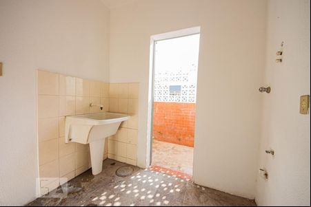 Lavanderia  de casa à venda com 4 quartos, 150m² em Auxiliadora, Porto Alegre
