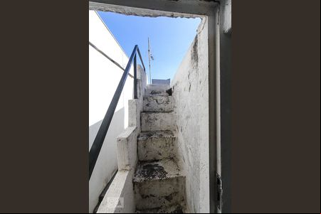 escada do terraço de casa para alugar com 2 quartos, 222m² em Vila Formosa, São Paulo