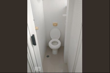 Banheiro de apartamento para alugar com 2 quartos, 74m² em Leblon, Rio de Janeiro