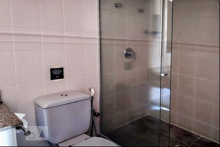 Banheiro de apartamento à venda com 1 quarto, 36m² em Rio Branco, Porto Alegre
