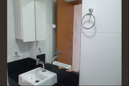 Banheiro de kitnet/studio para alugar com 1 quarto, 35m² em Centro, Guarulhos