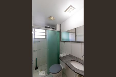Banheiro de apartamento para alugar com 2 quartos, 44m² em Fazenda Morumbi, São Paulo