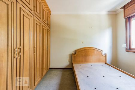 Dormitório de apartamento para alugar com 3 quartos, 103m² em Jardim Lindóia, Porto Alegre
