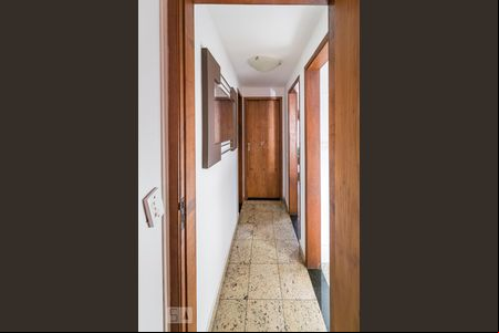 Corredor de apartamento para alugar com 2 quartos, 60m² em Irajá, Rio de Janeiro
