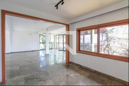 Sala de casa de condomínio à venda com 5 quartos, 486m² em Itanhangá, Rio de Janeiro