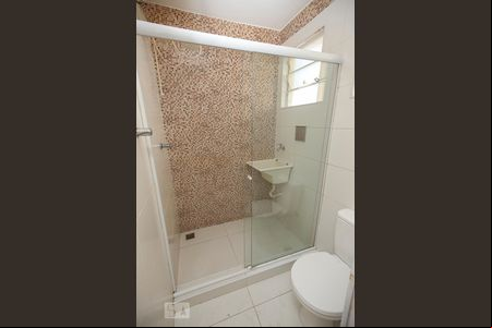 Banheiro de kitnet/studio para alugar com 1 quarto, 25m² em Piedade, Rio de Janeiro