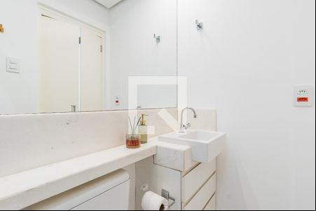 Banheiro de kitnet/studio à venda com 1 quarto, 25m² em Floresta, Porto Alegre