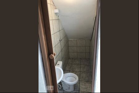 Banheiro de casa para alugar com 1 quarto, 40m² em Vila Gumercindo, São Paulo