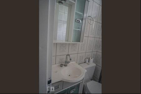 Banheiro de apartamento à venda com 3 quartos, 53m² em Canudos, Novo Hamburgo