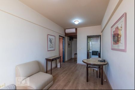 Sala de apartamento para alugar com 1 quarto, 44m² em Centro, Campinas