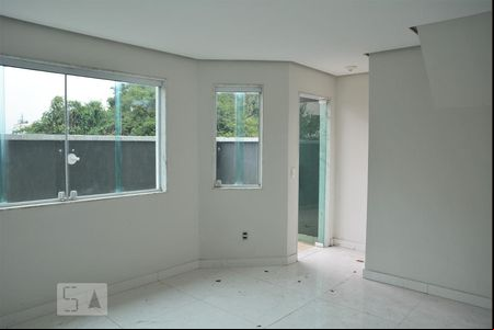 Sala de casa para alugar com 3 quartos, 120m² em Tanque, Rio de Janeiro