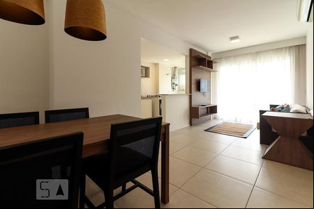 Sala de apartamento para alugar com 1 quarto, 55m² em Recreio dos Bandeirantes, Rio de Janeiro