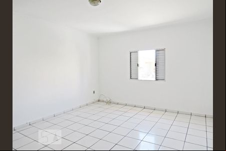 Quarto 1 de casa para alugar com 2 quartos, 100m² em Vila Constança, São Paulo