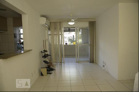 Sala de apartamento para alugar com 3 quartos, 76m² em Pechincha, Rio de Janeiro