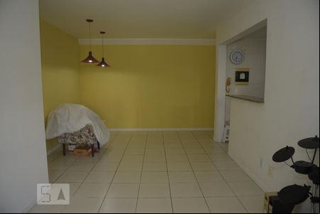 Sala de apartamento para alugar com 3 quartos, 76m² em Pechincha, Rio de Janeiro