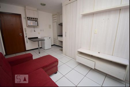 Sala de kitnet/studio para alugar com 1 quarto, 26m² em Zona Industrial (guará), Brasília