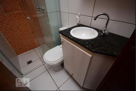Banheiro da Suíte - Armários de kitnet/studio para alugar com 1 quarto, 26m² em Zona Industrial (guará), Brasília