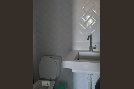 Banheiro  de apartamento à venda com 2 quartos, 56m² em Vila Osasco, Osasco