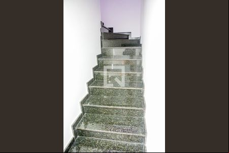 Escada de casa de condomínio à venda com 3 quartos, 137m² em Vila Eldízia, Santo André