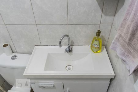 Banheiro de apartamento para alugar com 3 quartos, 64m² em Jardim Santa Emilia, São Paulo