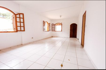 Sala de casa à venda com 4 quartos, 180m² em Esplanada, Belo Horizonte