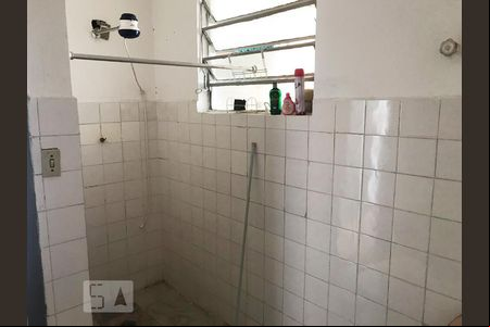 Banheiro de kitnet/studio para alugar com 1 quarto, 50m² em Centro, São Paulo