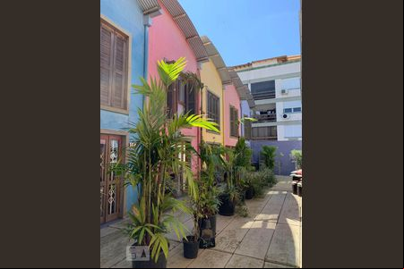 Fachada de kitnet/studio à venda com 2 quartos, 60m² em Jardim do Salso, Porto Alegre