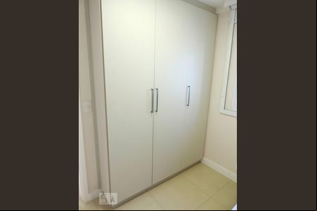 Quarto 1 - Armários de apartamento para alugar com 2 quartos, 70m² em Centro, Florianópolis