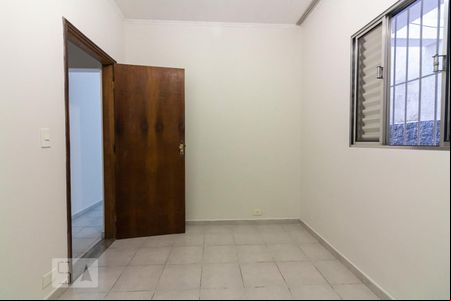 Quarto de casa para alugar com 2 quartos, 127m² em Jaguaribe, Osasco