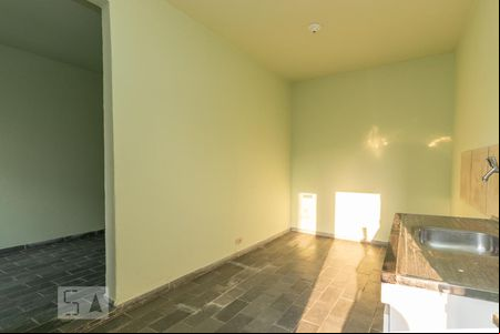 Cozinha de casa para alugar com 1 quarto, 35m² em Vila Ré, São Paulo