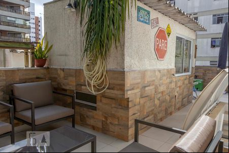 Varanda com churrascaria de casa de condomínio à venda com 2 quartos, 140m² em Real Parque, São Paulo