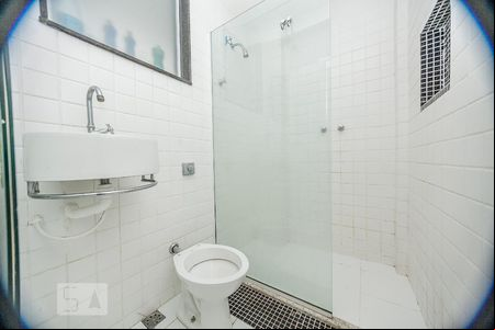 Banheiro de apartamento para alugar com 1 quarto, 55m² em Icaraí, Niterói