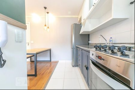 Cozinha de apartamento para alugar com 1 quarto, 33m² em Barra Funda, São Paulo