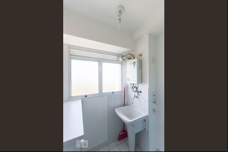 Are de serviço de apartamento para alugar com 2 quartos, 64m² em Loteamento Chácara Prado, Campinas