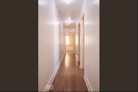 corredor quartos e banheiro de casa para alugar com 3 quartos, 300m² em Vila Nogueira, Campinas