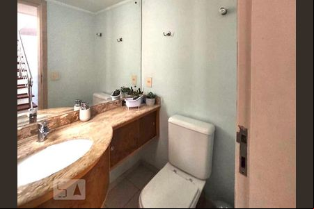 Banheiro de casa de condomínio para alugar com 3 quartos, 310m² em Vila São Silvestre, São Paulo