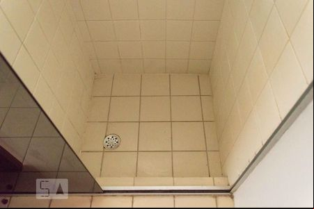 Banheiro de apartamento à venda com 2 quartos, 52m² em Sarandi, Porto Alegre
